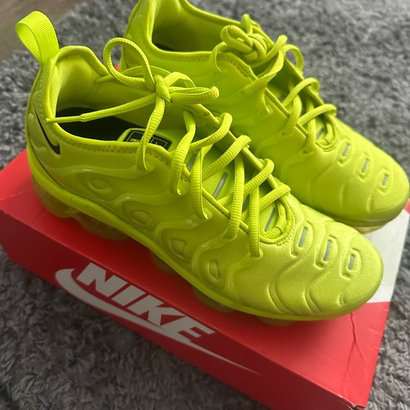 Air Vapormax Plus "Tennis Ball" sneakers - Picture 3 of 5